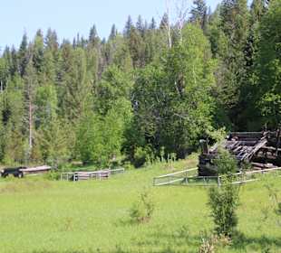 ....Reste seines Hauses...