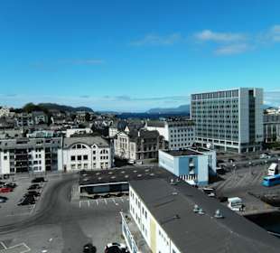 Hafengebiet mit Rathaus