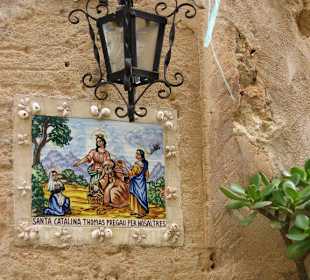 Typischer Kachelschmuck