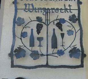 Schild eines ortsansässigen Weingutes - 3