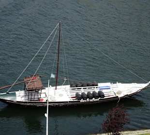 Historisches Transport-Schiff auf dem Douro