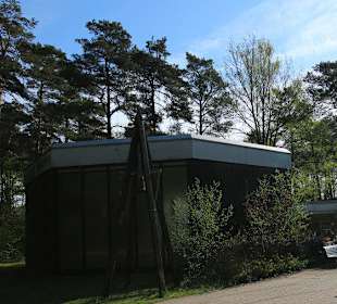 Die Kirche im Wald