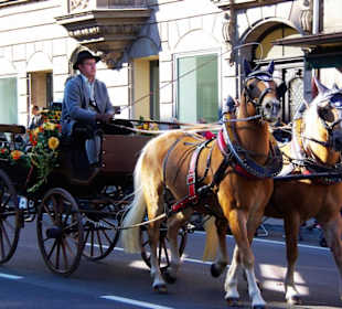 Kutsche mit Erntekönigin