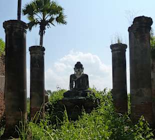 Zerfallener Tempel auf Insel Inwa