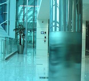 Gate A 24 - Zum Eingang 