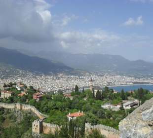 Blick vom Burgfelsen in Alanya über die Stadt