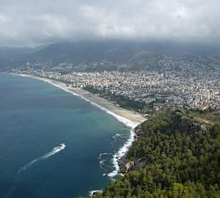 Blick von der Burg Alynya zum Kleopatrastrand