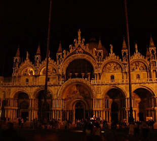 Markuskirche bei Nacht