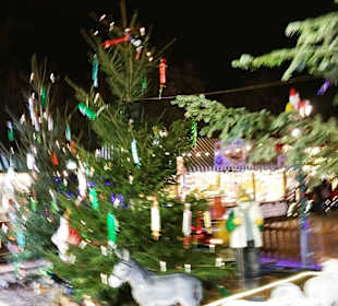 In der Mitte vom Weihnachtsmarkt