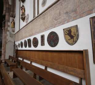 Seitenwand mit Wappen