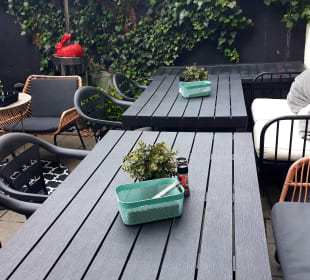 Oma Rosa Café Garten