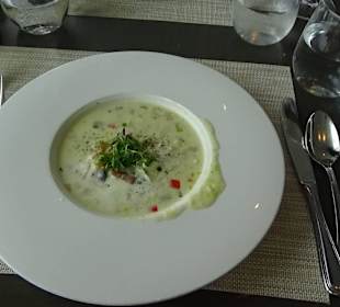 Vorspeise Kartoffelsuppe mit Forelle...