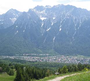 Blick auf Mittenwald vom Kranzberg