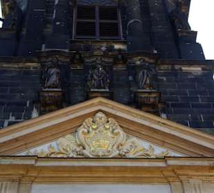 Die reichen Verzierungen 