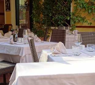 Tische auf der Terrasse des La Gondoliere