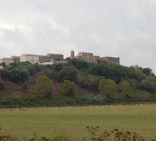 Blick von unten auf Aleria  mit Ihren Ausgrabungen