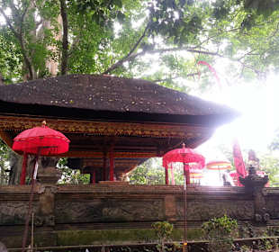 Tempelanlage im Park