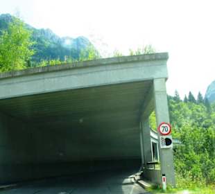 Einfahrt in den Tunnel