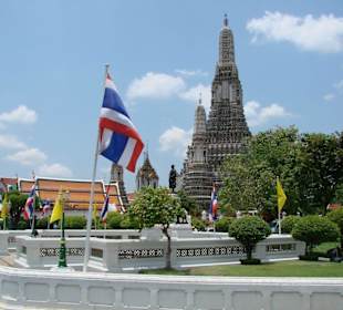 Wat Arun mit Statue