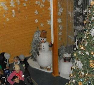 Ёлочка у него в доме