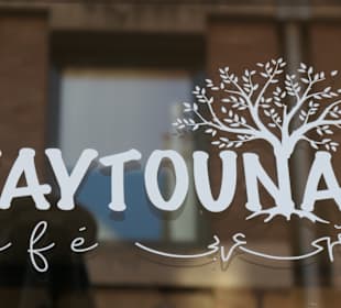 Zum Abendessen beim Café Zaytouna