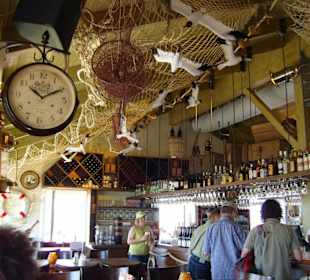 Der Tresenbereich mit Deko.