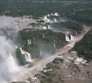 Wasserfälle aus dem Heli
