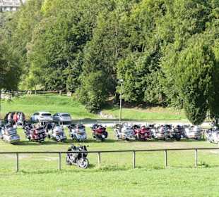 Blick auf den Motorradparkplatz
