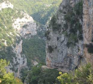 Schlucht mit einer Tiefe von 1000 Metern