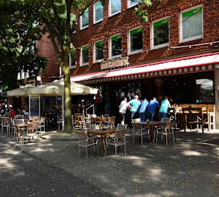 Plätze vor dem Bierhaus