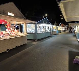 Rundgang durch das abendliche Village Artisanal