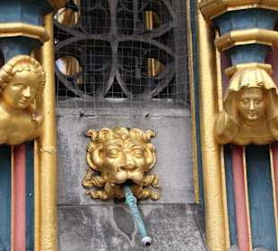 Figuren im Schönen Brunnen