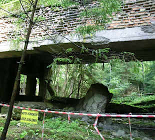 Reste einer Lagerbaracke