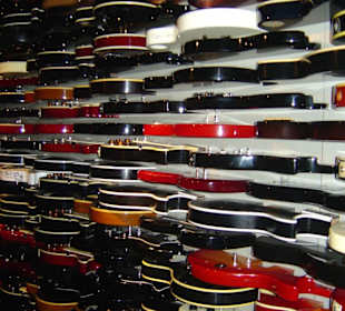 Unzählige Gitarren im Planet Hollywood