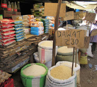 Unterwegs auf einem einheimischem Markt in Kisumu.