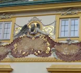 Sonnenuhr an der Rückfassade des Schlosses