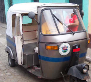 Fahrer Mahinde bringt einen überallhin