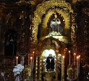 San Francisco de Asís: Hauptaltar