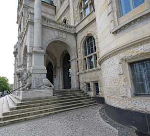 Eingang zum "Neuen Rathaus"