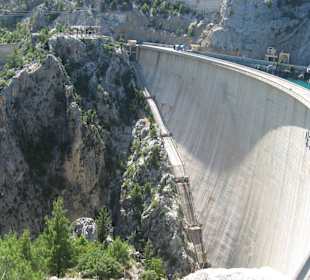 Zapora przy sztucznym zbiorniku Oymapinar