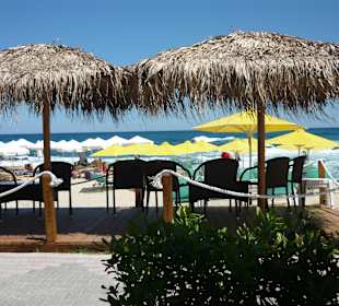 Blick von der Bar Theodora auf den Strand