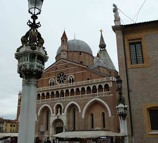 Außenansicht der Basilica di Sant' Antonio