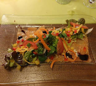 Lachscarpaccio mariniert mit Olivenöl l