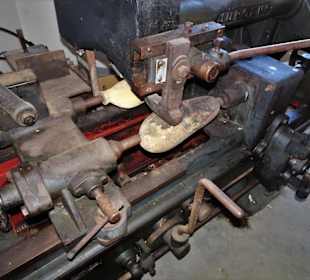 Holzschuhfertigung im Dörpmuseum Münkeboe