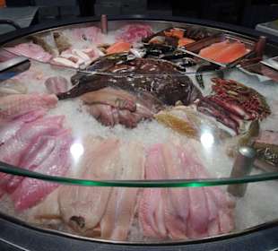 Frischfischangebot im Fiedlers Fischmarkt