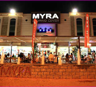 Schmumis Bistro vor dem Myra Center