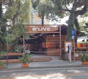 Bar bis Fünf Uhr geöffnet