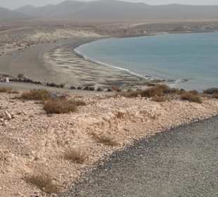 Strand, links, 10 min. vom Hotel Rio Calma