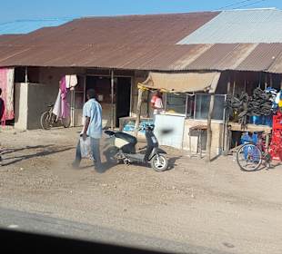 Dorfbesichtigung Bwejuu