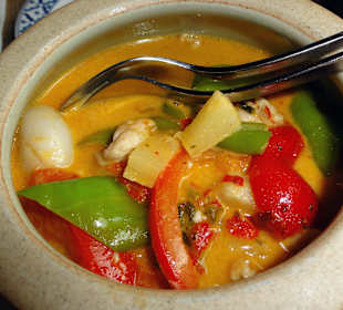 Schweinefleisch mit tropischen Früchten